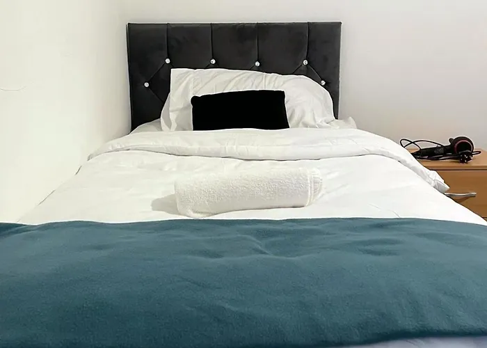 Σπίτι διακοπών Lovely Spacious House Family & Contractor Friendly 3 Bedroom Near Centre Sleeps 8 Λιντς