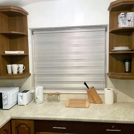 Semesterbostad Lovely Spacious House Family & Contractor Friendly 3 Bedroom Near Centre Sleeps 8