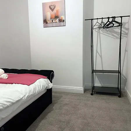 Lovely Spacious House Family & Contractor Friendly 3 Bedroom Near Centre Sleeps 8 Semesterbostad Leeds (West Yorkshire)