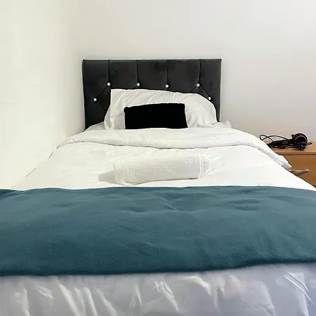 בית נופש Lovely Spacious House Family & Contractor Friendly 3 Bedroom Near Centre Sleeps 8 לידס