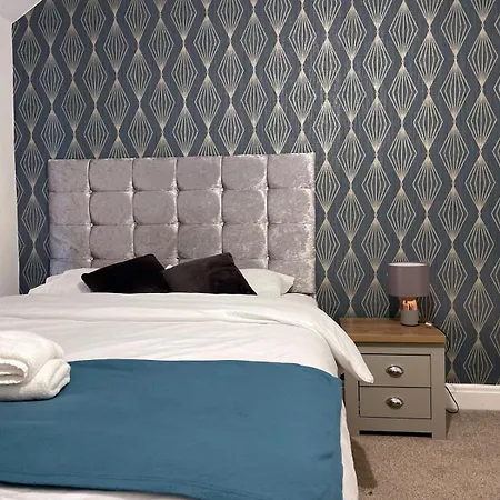Lovely Spacious House Family & Contractor Friendly 3 Bedroom Near Centre Sleeps 8 Vakantiehuis Leeds (West Yorkshire)