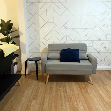 Semesterbostad Lovely Spacious House Family & Contractor Friendly 3 Bedroom Near Centre Sleeps 8 Leeds (West Yorkshire)