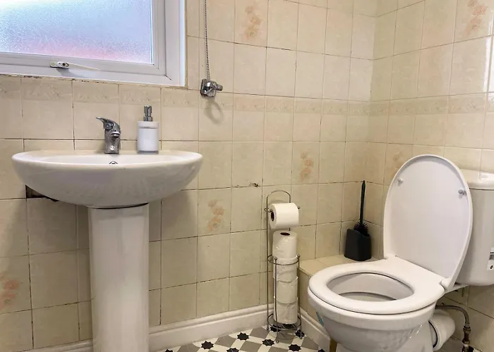 בית נופש Lovely Spacious House Family & Contractor Friendly 3 Bedroom Near Centre Sleeps 8 לידס