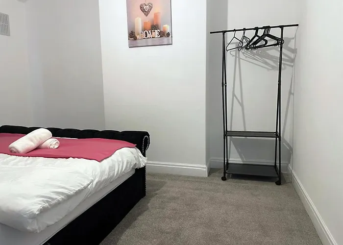 Lovely Spacious House Family & Contractor Friendly 3 Bedroom Near Centre Sleeps 8 Semesterbostad Leeds (West Yorkshire)