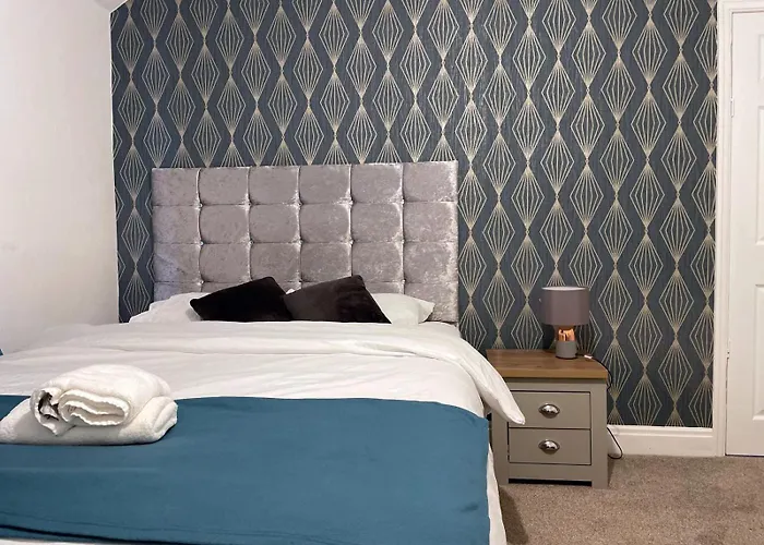 Lovely Spacious House Family & Contractor Friendly 3 Bedroom Near Centre Sleeps 8 Holiday home Leeds (West Yorkshire)